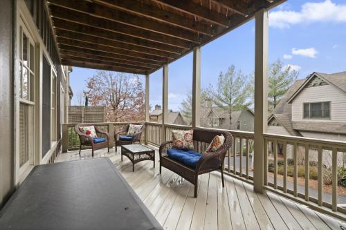 The Laurel Ridge Den in Big Canoe with hot tub