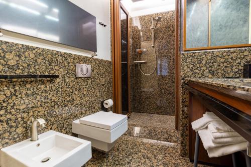One-Bedroom Apartment image 10