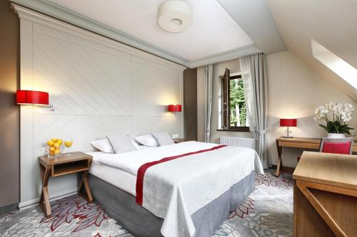 2 bedrooms, 6 beds