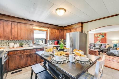 'The Farmhouse' in Fort Lawn w/ Fire Pit & Deck! in Fort Lawn (SC)