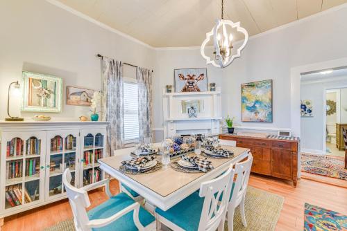 'The Farmhouse' in Fort Lawn w/ Fire Pit & Deck! in Fort Lawn (SC)