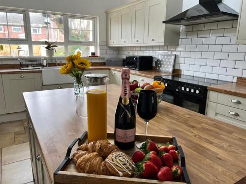 Build your memories hot tub garden sleeps 14 or 16 in Nottage