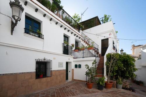 Apartment with Balcony image 8
