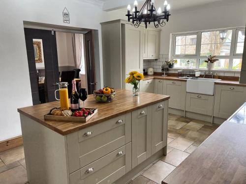 Konyha, Family & friends get together birthday hot tub in Nottage