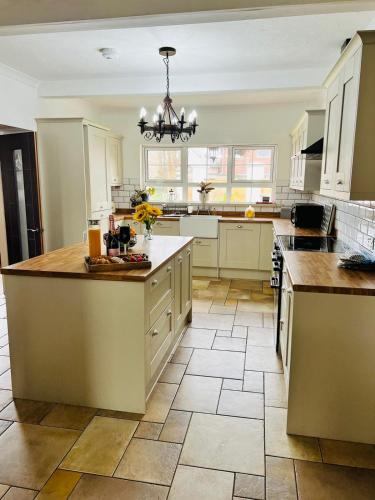 Konyha, Family & friends get together birthday hot tub in Nottage