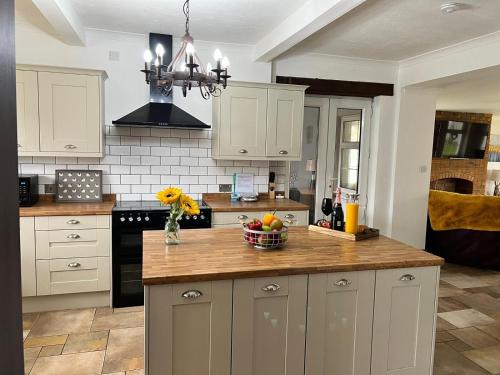 Konyha, Family & friends get together birthday hot tub in Nottage