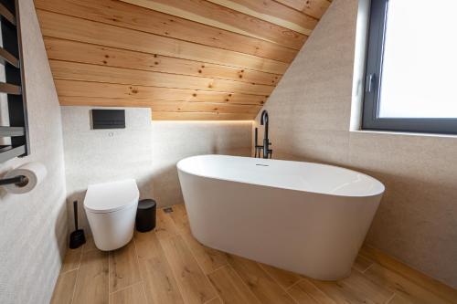 ห้องน้ำ, Domki na Gawlakach in กูตือ