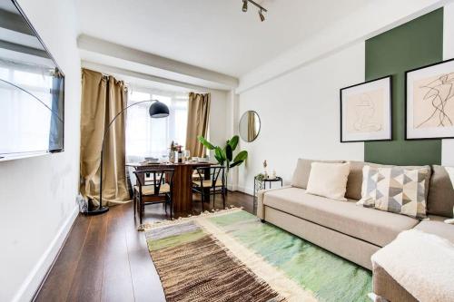 Oxford Circus Chic Modern Flat for 4