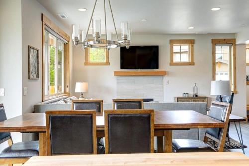 Suncadia 4 Bdrm Pet Friendly Townhome on Driving Range