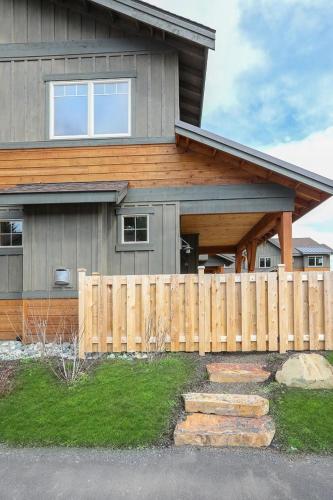 Suncadia 4 Bdrm Pet Friendly Townhome on Driving Range