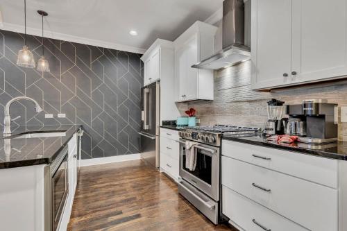 Prime Location Music House 10 Beds Free Parking in Nashville, USA
