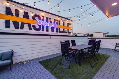 Open Late Nash Rooftop Views Near Downtown