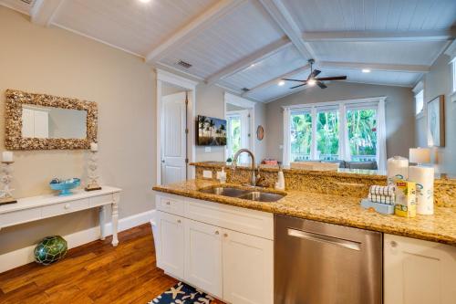 Private backyard with pool, All Bedrooms Ensuite!, Holmes Beach (foto 10)