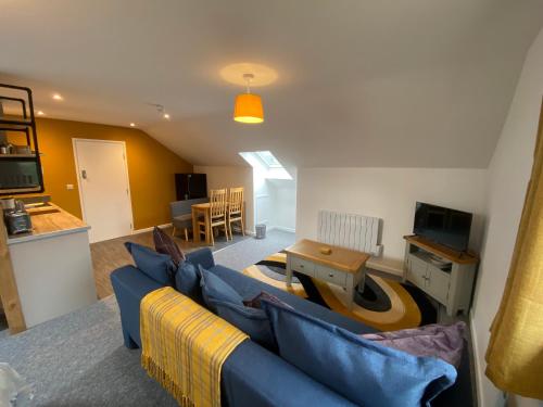 Iekārtas, Modern studio apartment set beneath the black mountains A stones throw from the offas dyke path in Lanveino