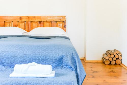 1 king bed, 1 bunk bed