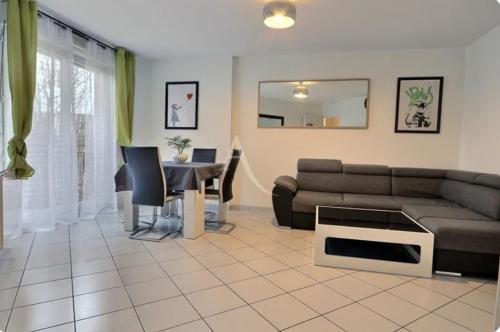 Appartement T3 capacité 6 personnes (ville hôte des Médias pour les Jeux Olympiques, proche Stade de France et proche Aéroport du Bourget ) - Location saisonnière - Dugny