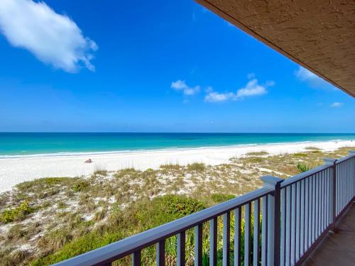 Amazing Beachfront Condo with Pool & Hot Tub