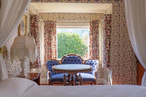 Martine Inn Room Type - Premier King Room with Fireplace