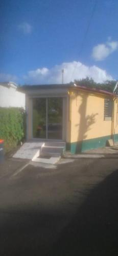 Вход, Maison confortable à Baie-Mahault avec climatisation (Maison confortable a Baie-Mahault avec climatisation) in Baie-Mahault