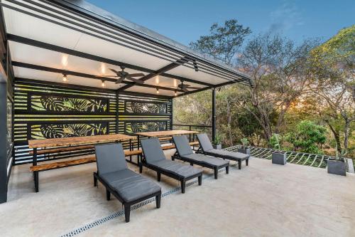 Instalaciones, Brand-New 6BD Giant with Private Pool by SPCR in Potrero