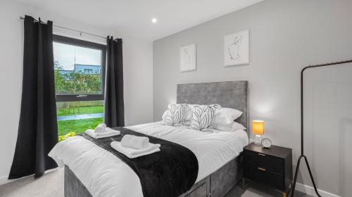 Axium Escape- 2 bed apartment Birmingham City Centre - image 3