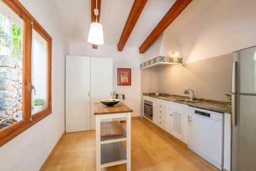 Konyha, Casa encantadora en Cala Tuent in Escora