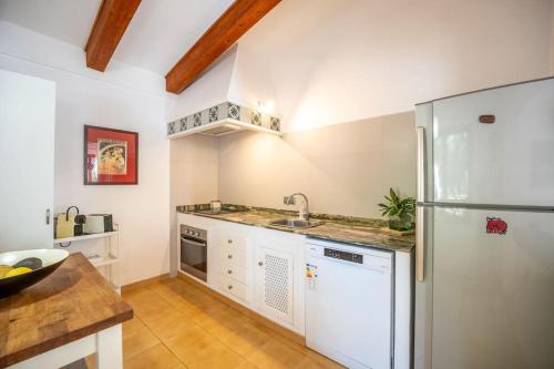 Konyha, Casa encantadora en Cala Tuent in Escora