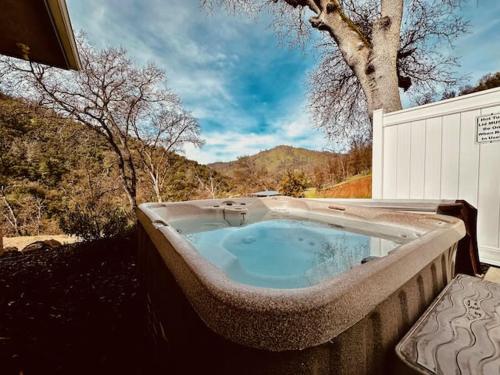 Wild Stallion HOT TUB Sleeps 4 Darts Private in Ahwahnee (CA)