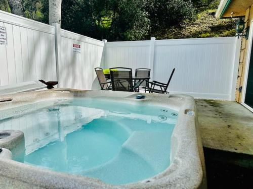Wild Stallion HOT TUB Sleeps 4 Darts Private in Ahwahnee (CA)