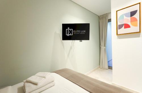 Elite LUX Holiday Homes - Elegant 2BR Suite in Business Bay Dubai - image 13
