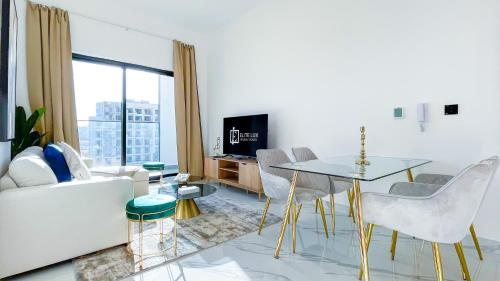 Elite LUX Holiday Homes - Luxe Gardenia 2BR Haven in Arjan Dubai, Dubái (foto 4)