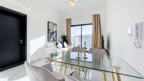 Elite LUX Holiday Homes - Luxe Gardenia 2BR Haven in Arjan Dubai, Dubái (foto 5)