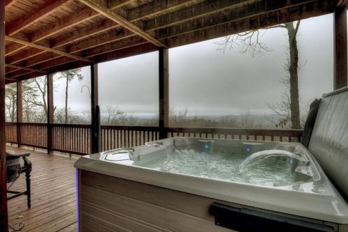 Mount Watson Lodge in Mineral Bluff, USA