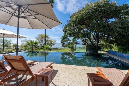 . Exclusive Family House with Padel and Lake Chapala Access
