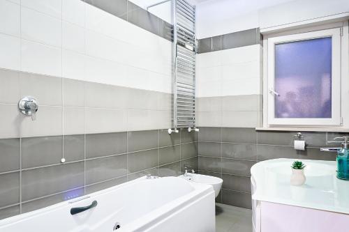 GRANDE TERRAZZA CON VISTA MARE parziale