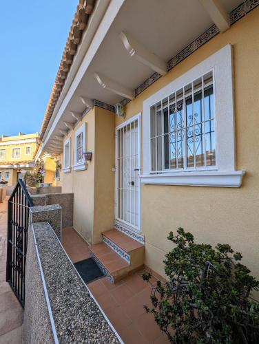 2 Bedroom Algorfa Townhouse with Pool - Location saisonnière - Castillo de Montemar