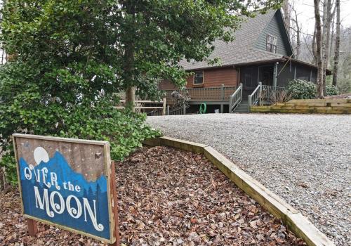 Over The Moon- Blairsville GA in Blairsville, USA