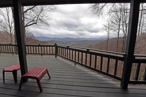 Over the Moon-Hot tub Pets Friendly Wifi Gameroom. Mountain View Wet Bar - image 9