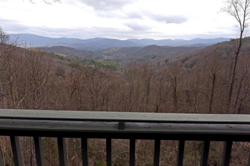 Over the Moon-Hot tub Pets Friendly Wifi Gameroom. Mountain View Wet Bar - image 4