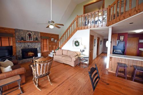 Over the Moon-Hot tub Pets Friendly Wifi Gameroom. Mountain View Wet Bar - image 3