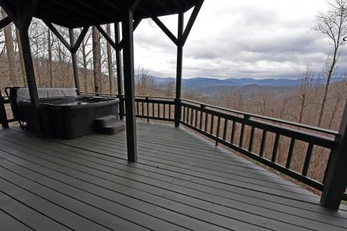 Over the Moon-Hot tub Pets Friendly Wifi Gameroom. Mountain View Wet Bar - image 10