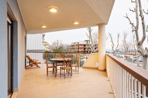 GRANDE TERRAZZA CON VISTA MARE parziale 4