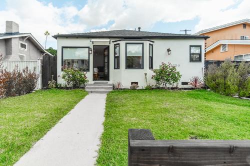 Stylish 4-Bedroom in Culver City Art District in Los Angeles, USA
