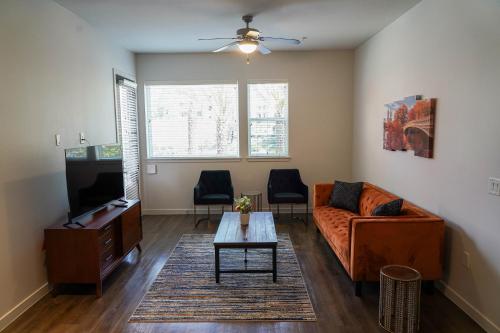 Luxury furnished & Designed 2 Bedroom Part Hotel in Woodland Hills, Los Angeles