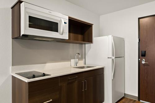 Kitchen, WoodSpring Suites Fort Collins in Fort Collins (CO)
