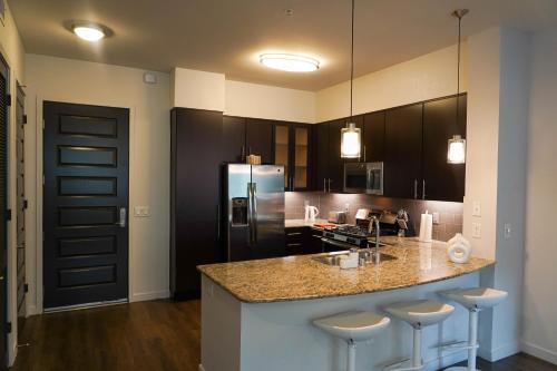 Luxury Designed 2 Bedrooms Part Hotel in Woodland Hills CA in Los Angeles, USA
