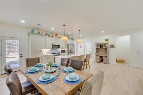 Kingston Vacation Rental Less Than 1 Mi to Lake Texoma! in Kingston, USA