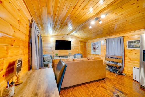 Broken Bow Abode w/ Hot Tub < 7 Mi to Lake!, Broken Bow (fotografie 5)