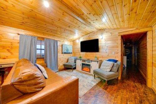 Broken Bow Abode w/ Hot Tub < 7 Mi to Lake!, Broken Bow (fotografie 6)