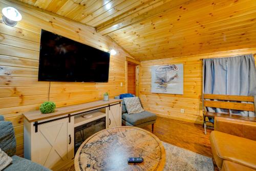 Broken Bow Abode w/ Hot Tub < 7 Mi to Lake!, Broken Bow (fotografie 8)